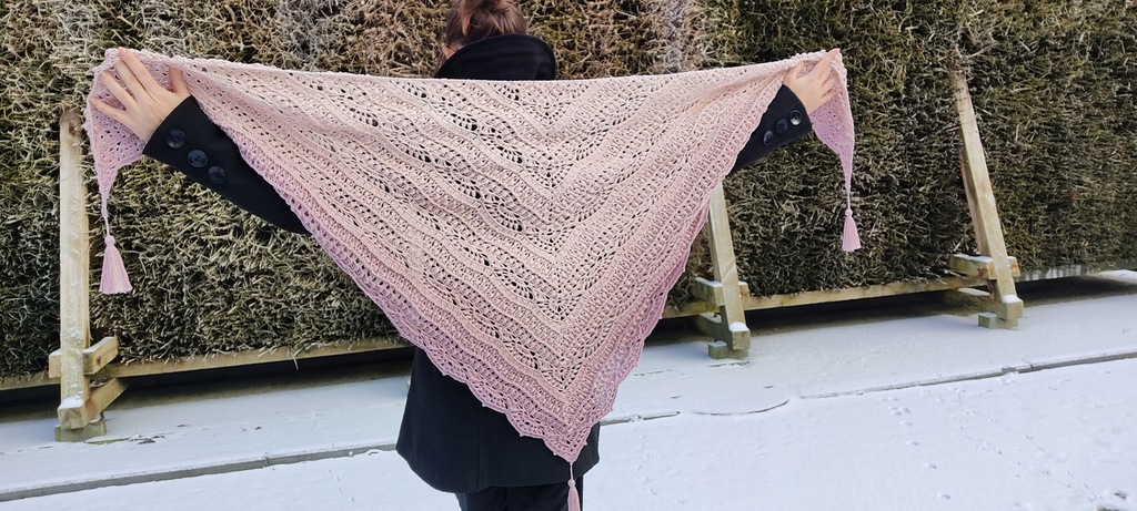 Chusta ręcznie robiona na szydełku Niesiebądka