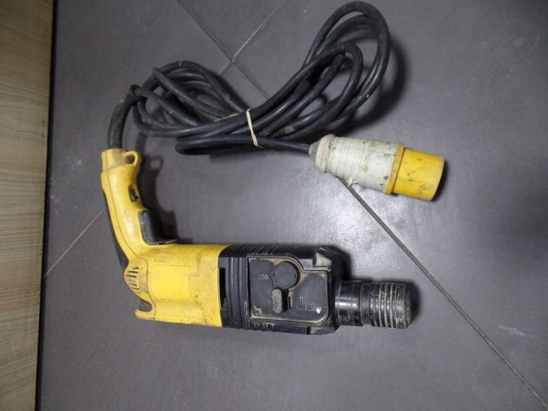 MŁOTOWIERTARKA DEWALT DW566 NA 110V