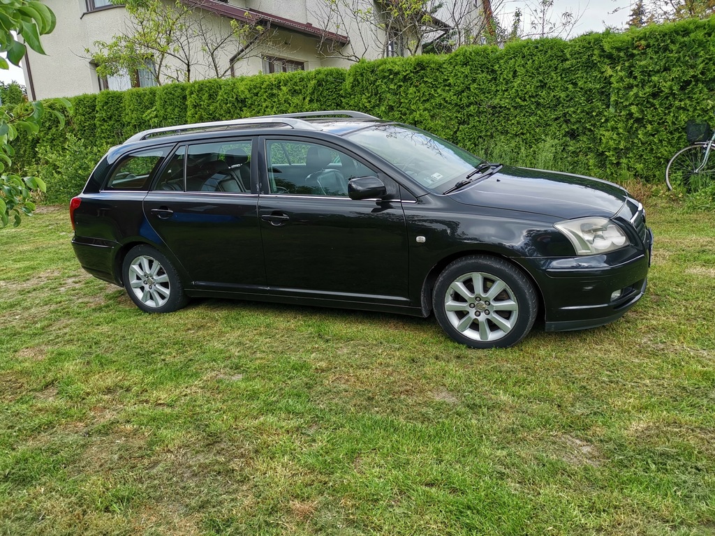 Toyota Avensis 2004 2.0 diesel, bogate wyposażenie