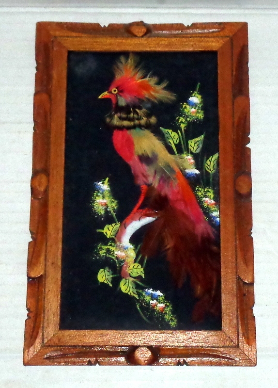Kolorowy Ptak z Meksyku - obrazek wykonany z piór.