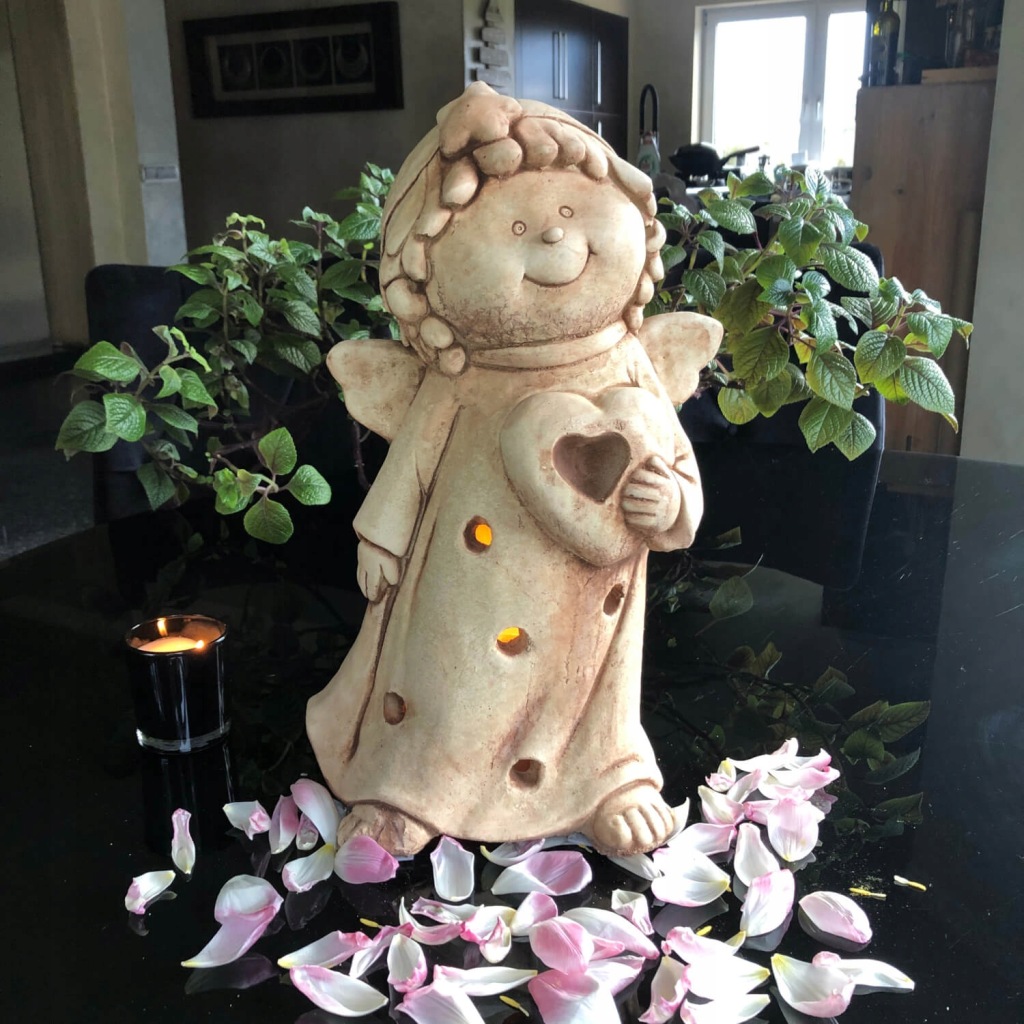 Anioł z Gwiazdkami - Brązowa Figurka Ogrodowa