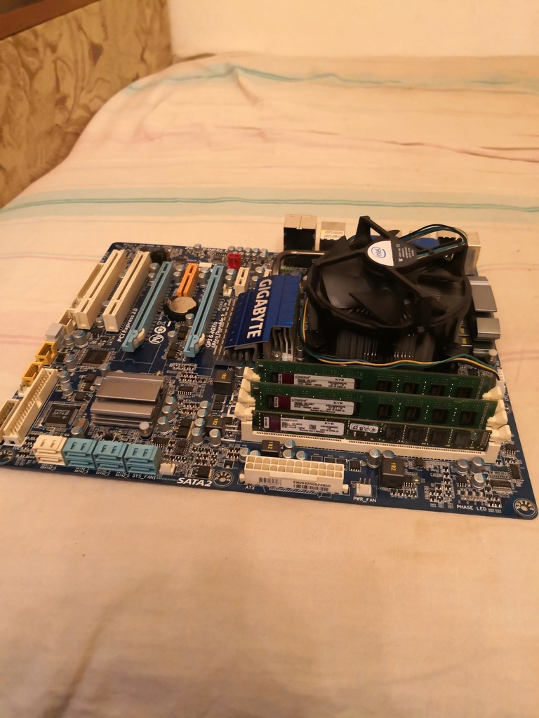 Gigabyte EX58-UDR3+ Intel Core I7 920+ 8GB DDR3