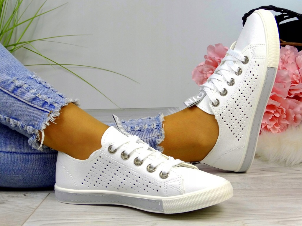 Купить Кроссовки, спортивная обувь, белые, серые: отзывы, фото, характеристики в интерне-магазине Aredi.ru