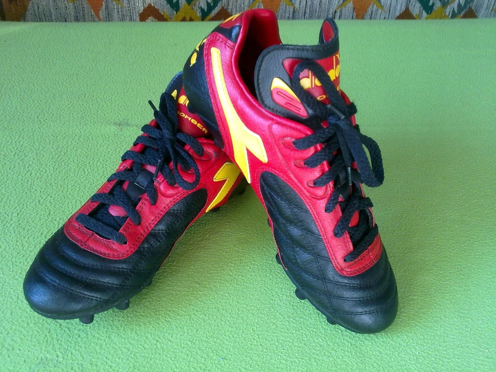 diadora bomber football boots