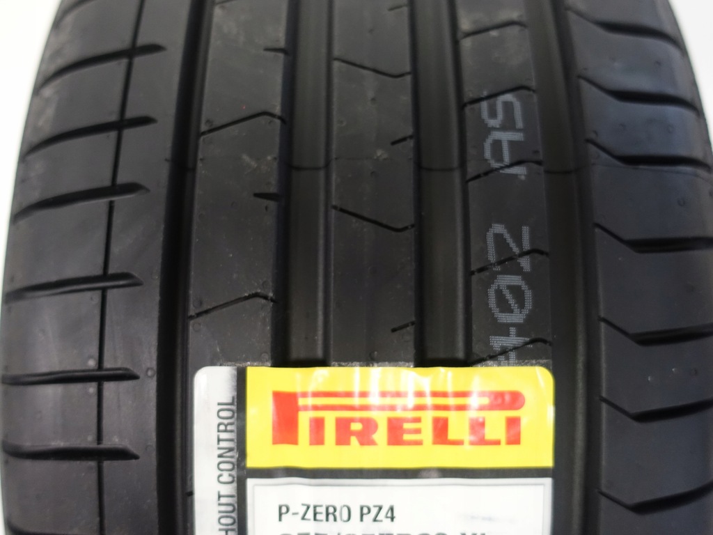 x2 225/35R20 PIRELLI P-ZERO PZ4 *BMW RunFlat 90Y X