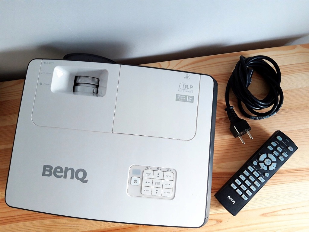 Projektor BENQ W700 idealny 355h jak nowy HDMI