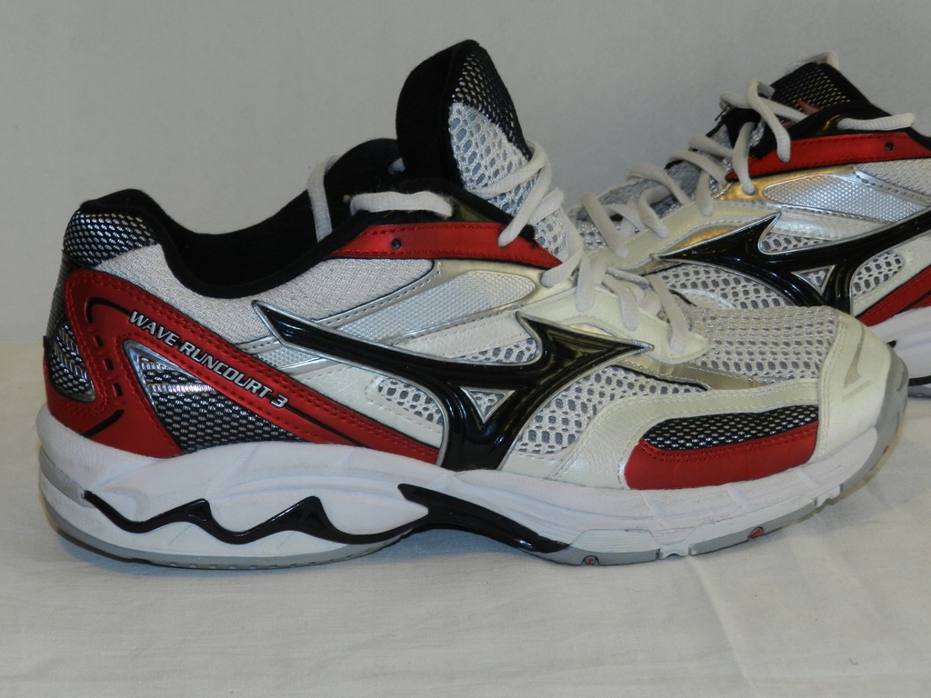 mizuno wave runcourt 3