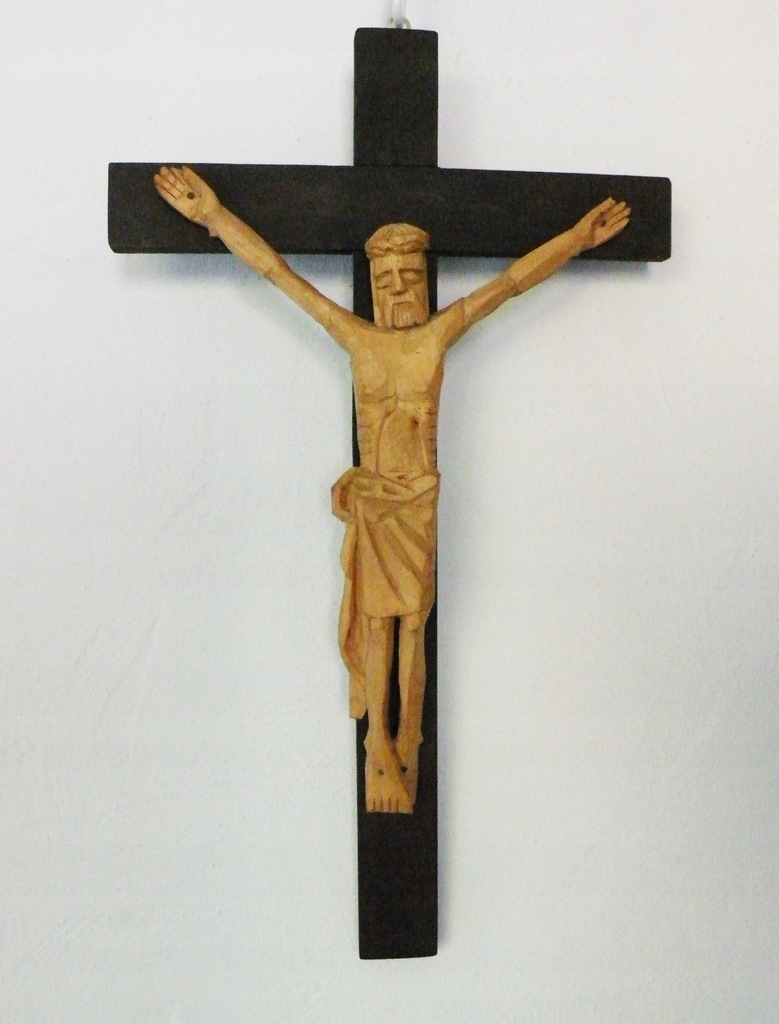 Duży krzyż na ścianę rzeźbiony 40 cm