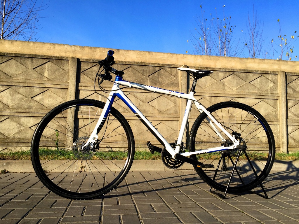 NAKAMURA NITRO 5.0 HYBRID 28 Shimano DEORE XT trek