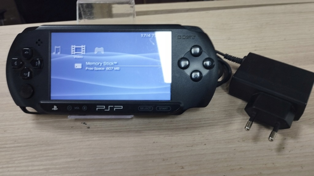 Konsola Sony PSP Slim PSPE1004 3B 12605350358 oficjalne archiwum