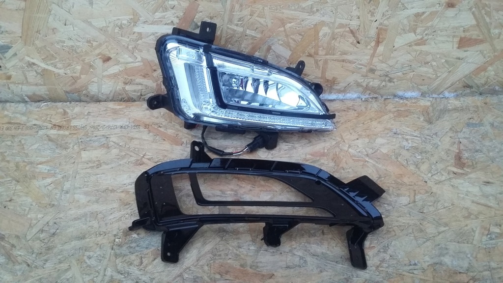 HYUNDAI TUCSON 2 LIFT PRAWA KRATKA HALOGEN LED DRL