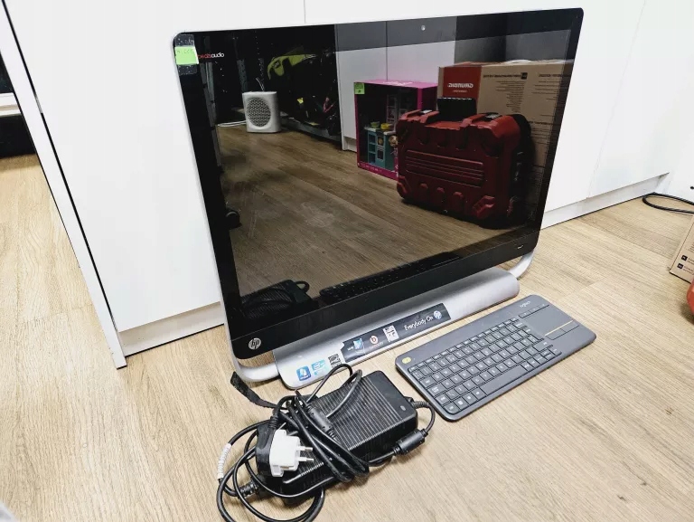 KOMPUTER ALL IN ONE HP OMNI 27 PC I3 4GB WIN 10 HOME