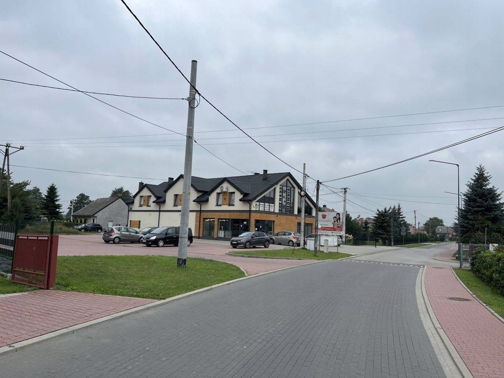 Komercyjne, Niepołomice, 135 m²