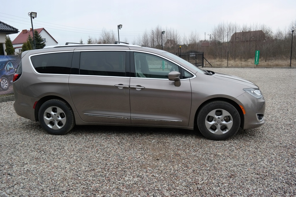 CHRYSLER PACIFICA 2017 RADAR 8osób FAKTURA VAT23