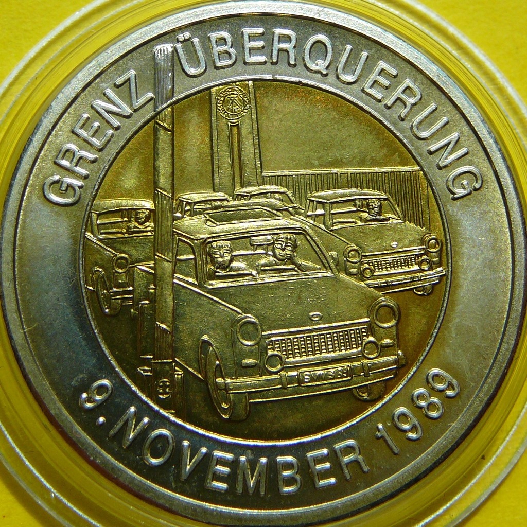 2 EURO NIEMCY TRABANT KULTOWE AUTO DDR OBALENIE MURU