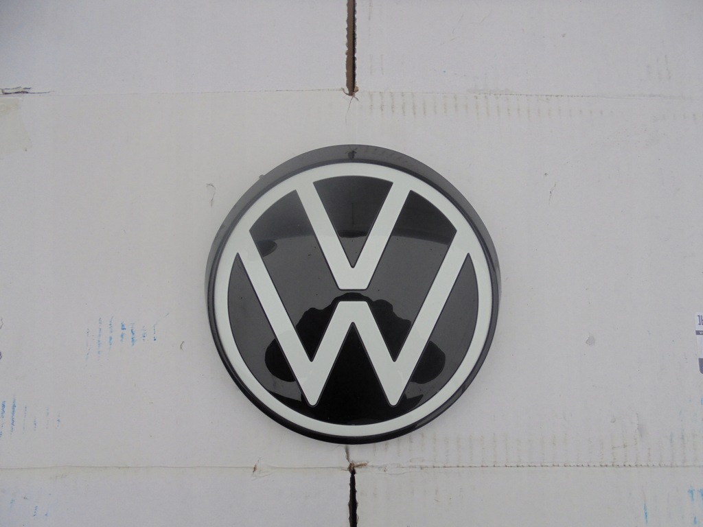 EMBLEMAT ZNACZEK LOGO W GRILL VW ID3 ID4 10A853601