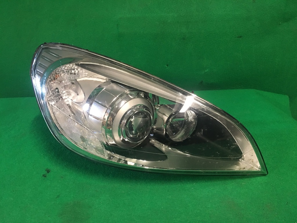 LAMPA PRZEDNIA PRAWA XENON SKRĘTNY VOLVO V60 S60