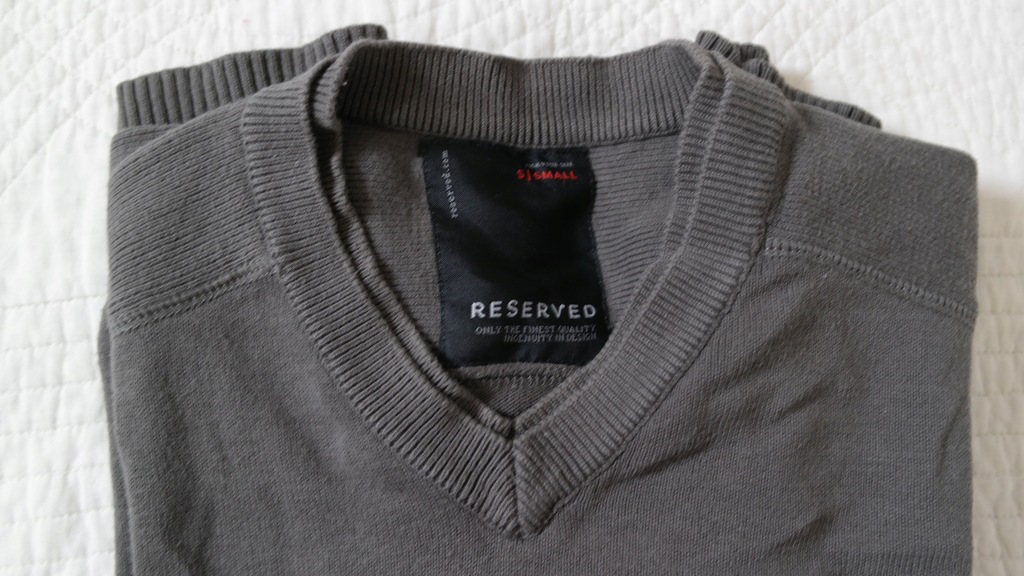 sweter reserved