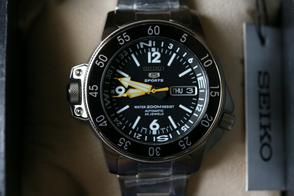 Seiko 5 Sports SKZ211K1 new 200m