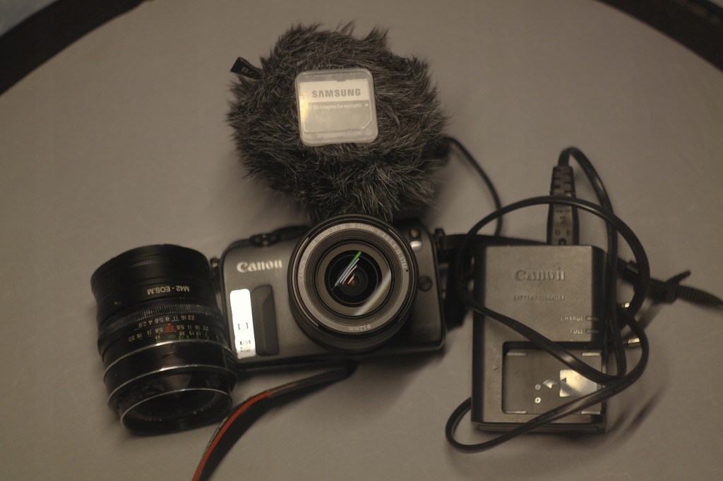 Canon eos m 18-55kit +boya mic+adapter m42+sd 16gb