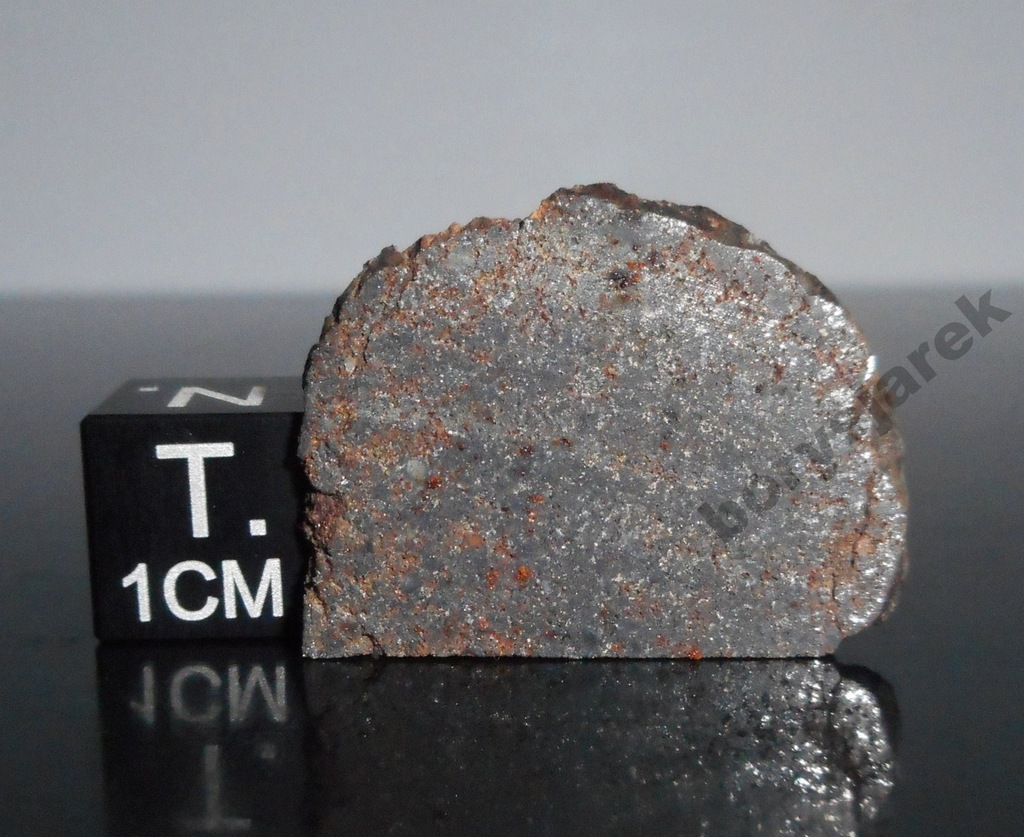 Meteoryt NWA 8138, chondryt H6, 2,1 g, TKW 67.8 g!