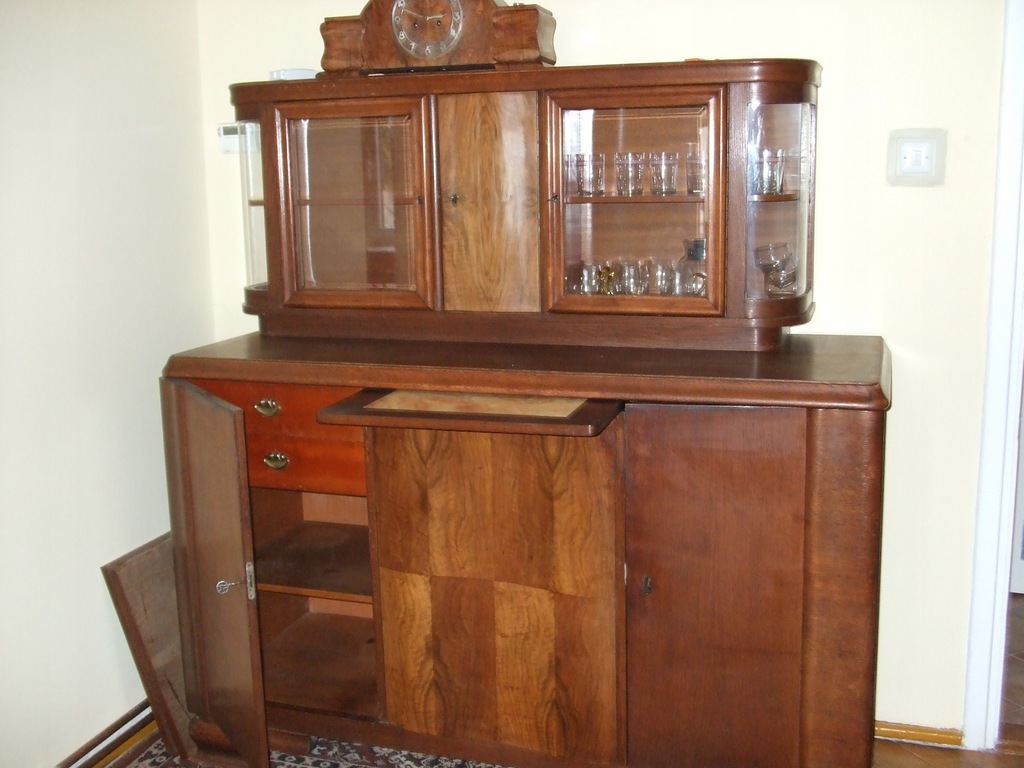 kredens z lat 30