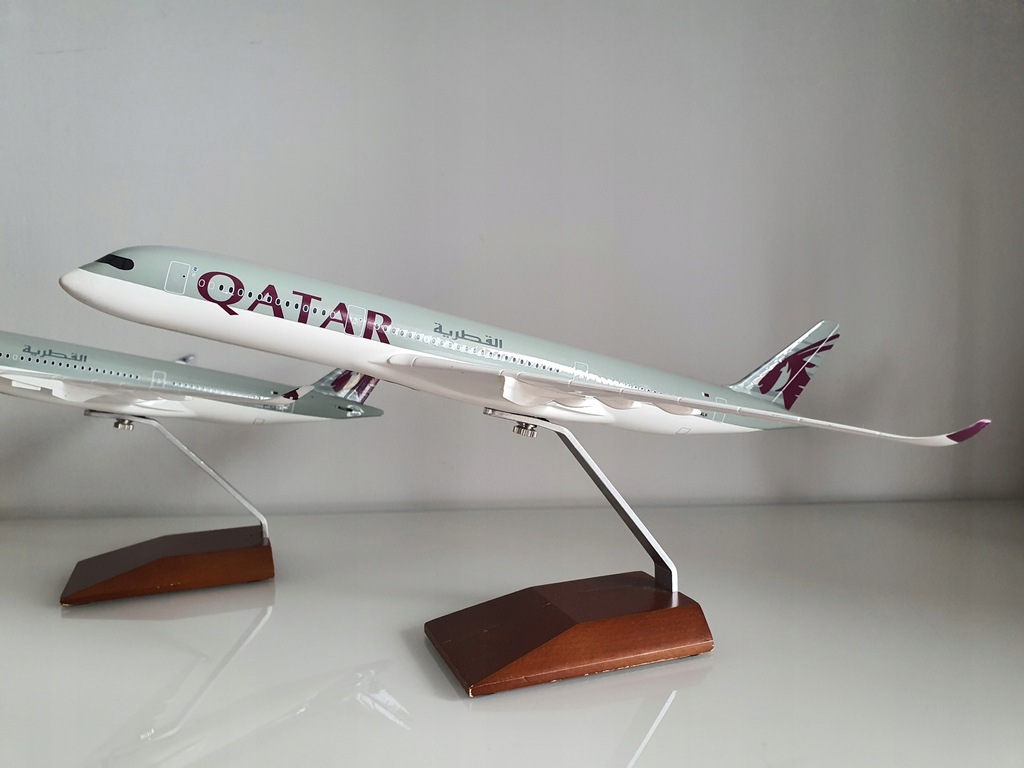 QATAR Airlines Boeing 777-300ER w skali 1/200