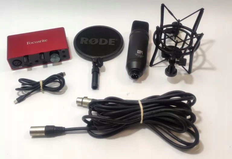 MIKROFON RODE NT1 SIGNATURE + FOCUSRITE SCARLETT SOLO (3. GENERACJI)