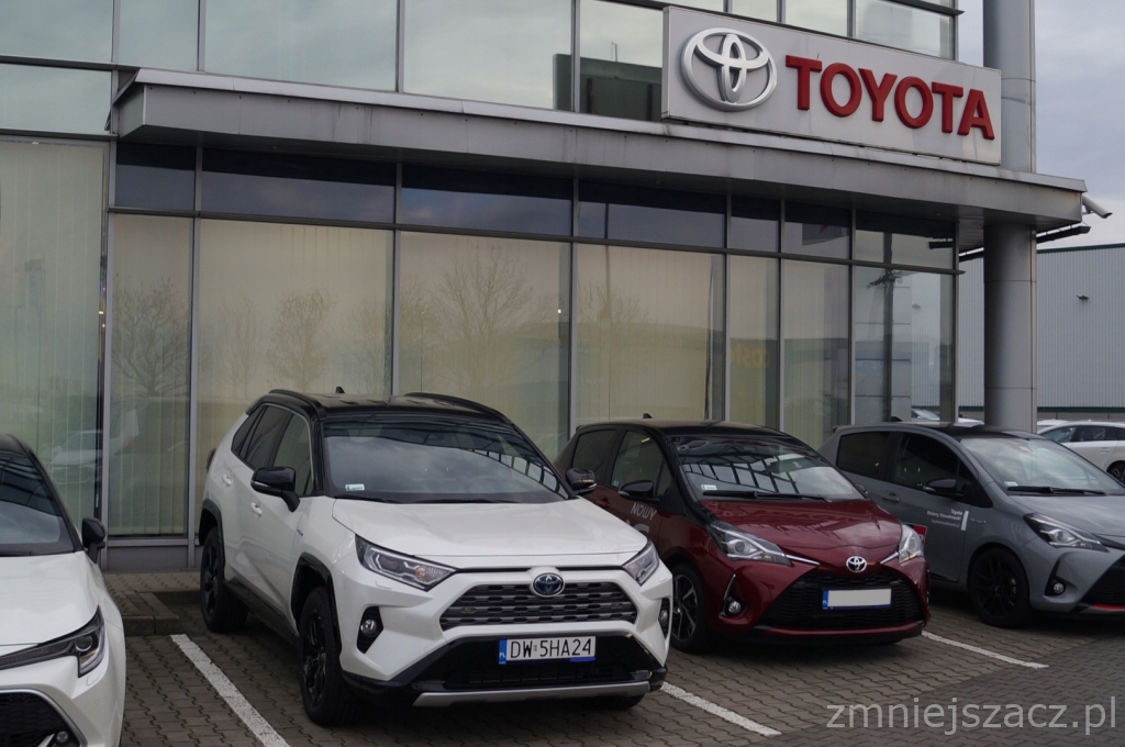 Купить Чистый гибрид Toyota RAV4 Selection. 218 л.с. Сразу: отзывы, фото, характеристики в интерне-магазине Aredi.ru