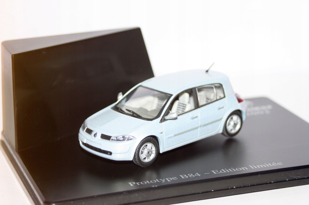 ELIGOR RENAULT MEGANE MK2 2002r salonówka 1/43
