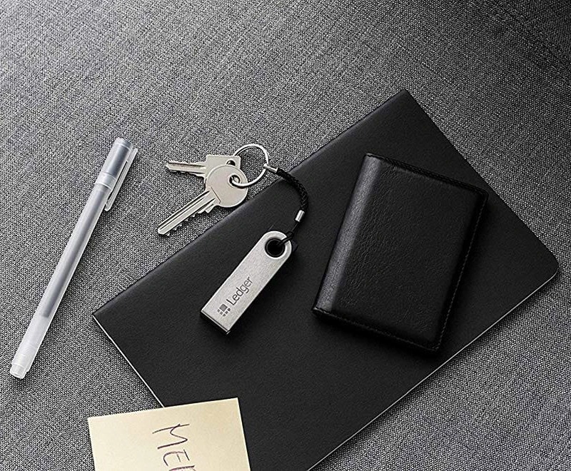 Купить Безопасный криптовалютный кошелек Ledger Nano S: отзывы, фото, характеристики в интерне-магазине Aredi.ru