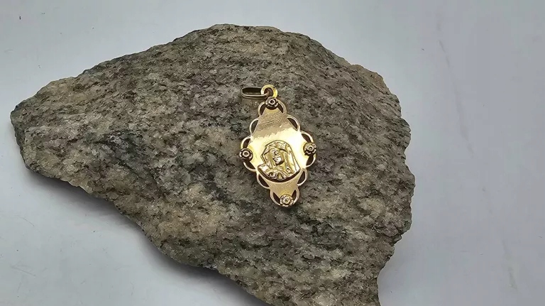 ZŁOTA ZAWIESZKA MATKA BOSKA 2,96G PR585 R.3 CM