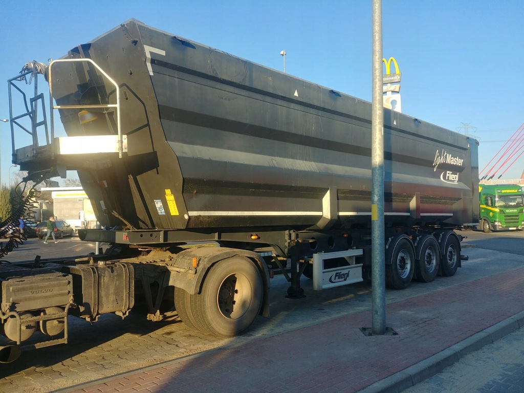 NACZEPA WYWROTKA FLIEGL 55m3 2015 możliwy wynajem