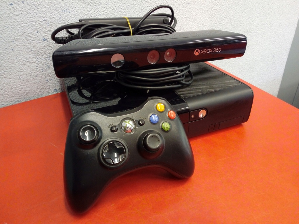 Konsola Microsoft Xbox 360 E 500 GB +kinect+kierownica