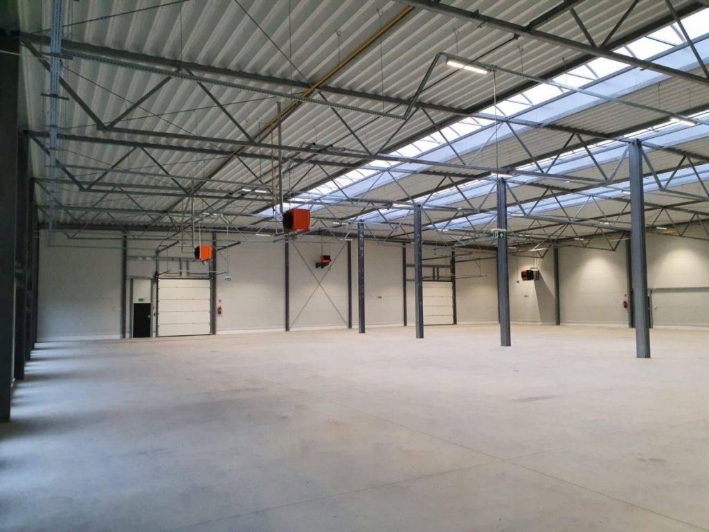 Magazyny i hale, Miękinia (gm.), 900 m²