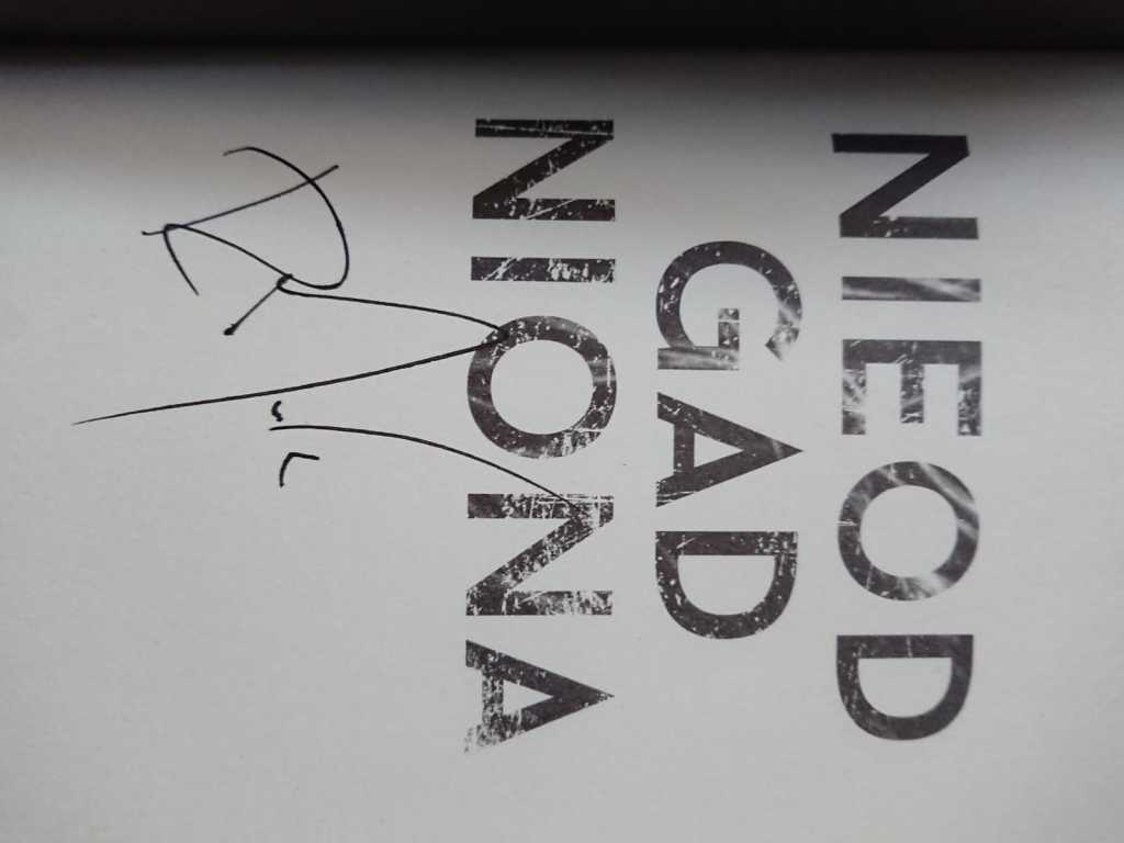 "Nieodnaleziona" i "Nieodgadniona" z autografem