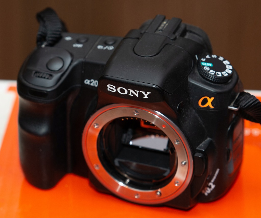 Lustrzanka Sony Alpha DSLR-A200 korpus