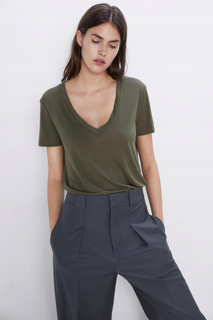 ZARA__XDT KHAKI T-SHIRT Z DEKOLTEM W SEREK__XL