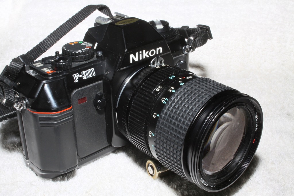 Nikon F301 + Tokina RMC 28-70 1:3.5-4.5 Stan bdb