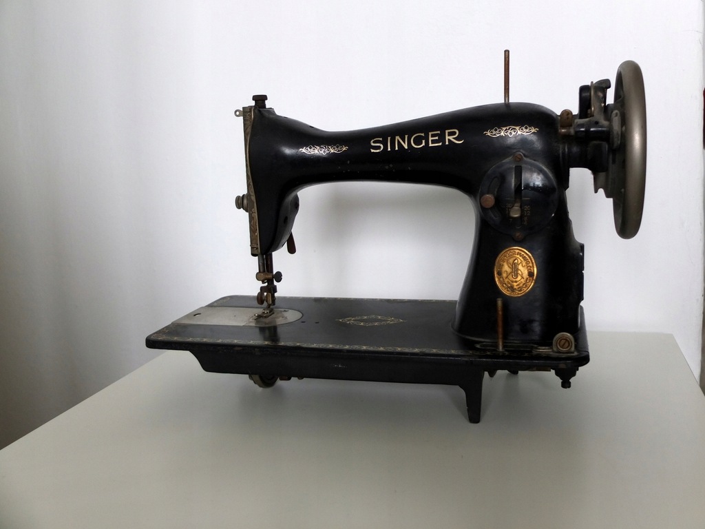 Купить машинку зингер на авито. Швейная машина Singer 3827. Швейная машинка Зингер фото. Модели Зингер выпущенные в Германии с 1934. Машинка электрическая швейная Зингер 3827 цена.