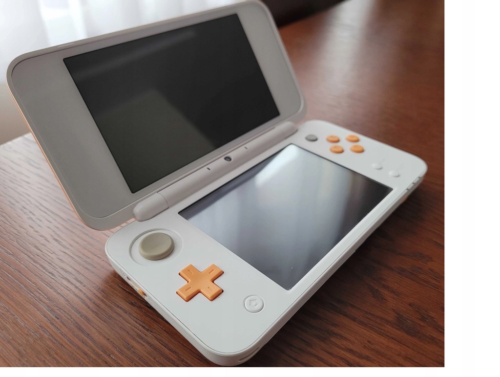 Nintendo New 2DS XL + 2 gry