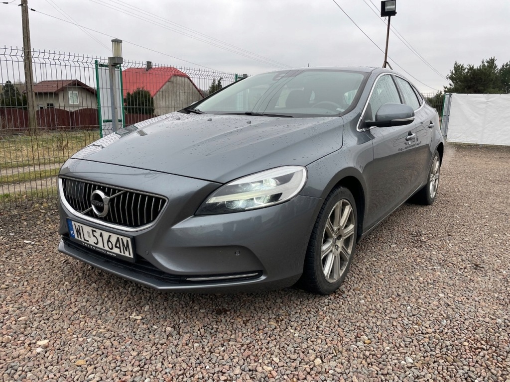 Volvo V40 1.5 T3 DRIVE -E INSCRIPTION I-WLASCICIEL