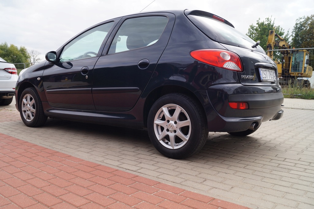 Peugeot 206 2010 r Nowy model 1.4 benzyna 5 drzwi