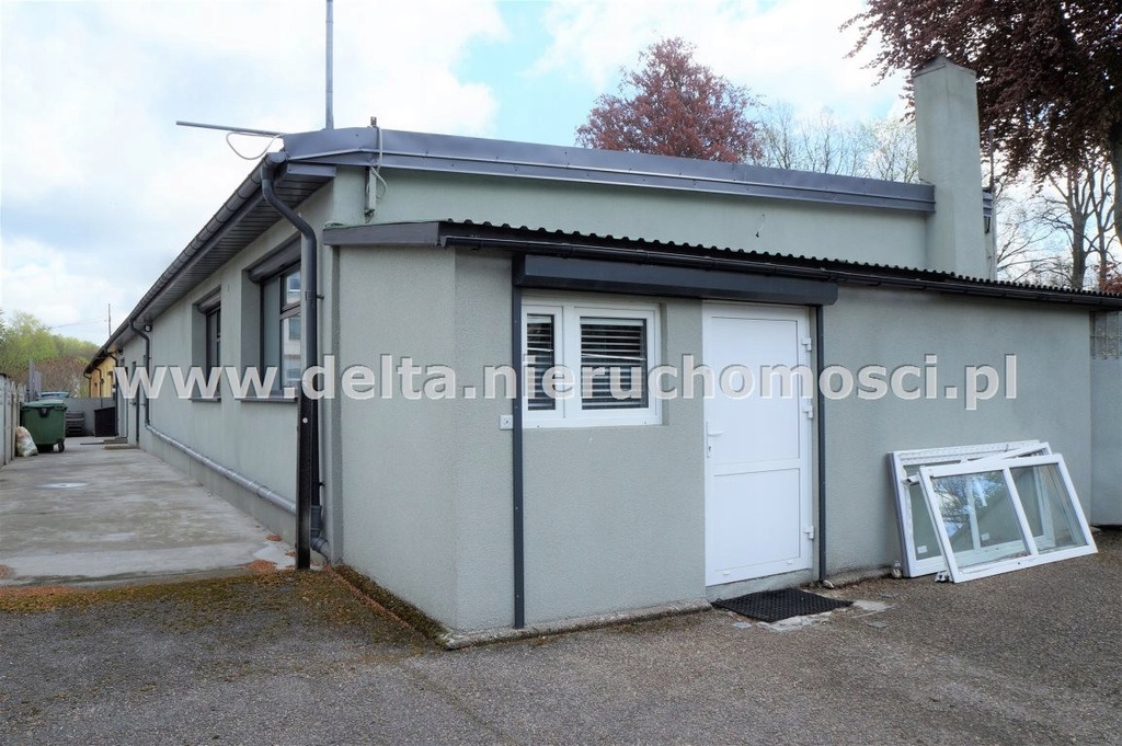 Komercyjne, Damnica, Damnica (gm.), 300 m²