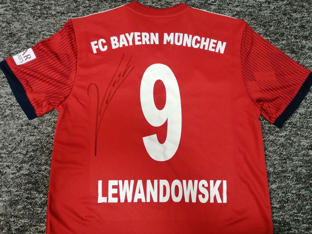 Lewandowski - koszulka Bayern z oryg. autografem
