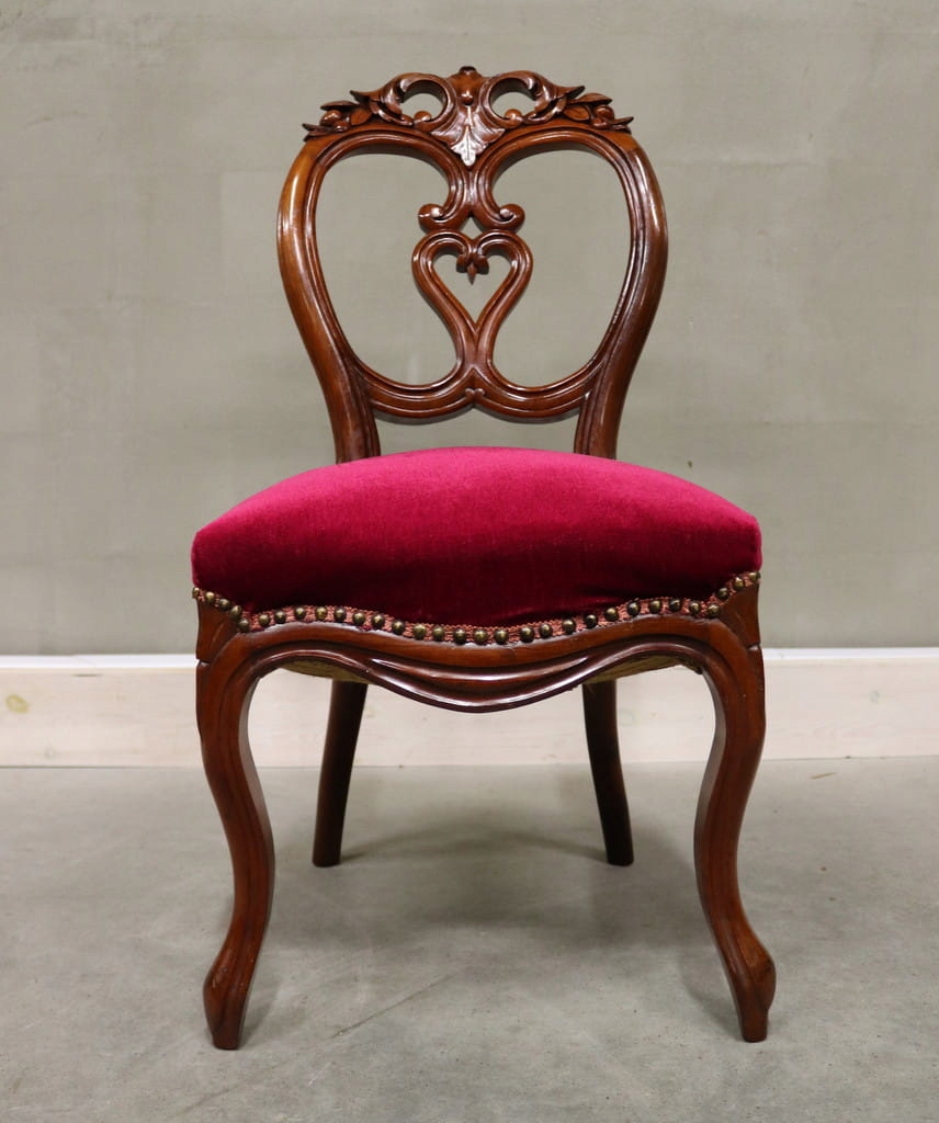 8415 rzeźbione, dekoracyjne krzesło
