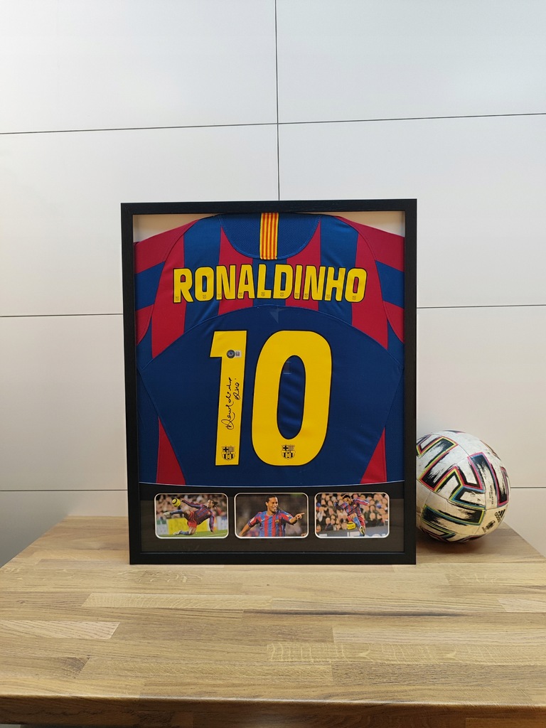 Ronaldinho, FC Barcelona - koszulka z autografem w ramie (zag)