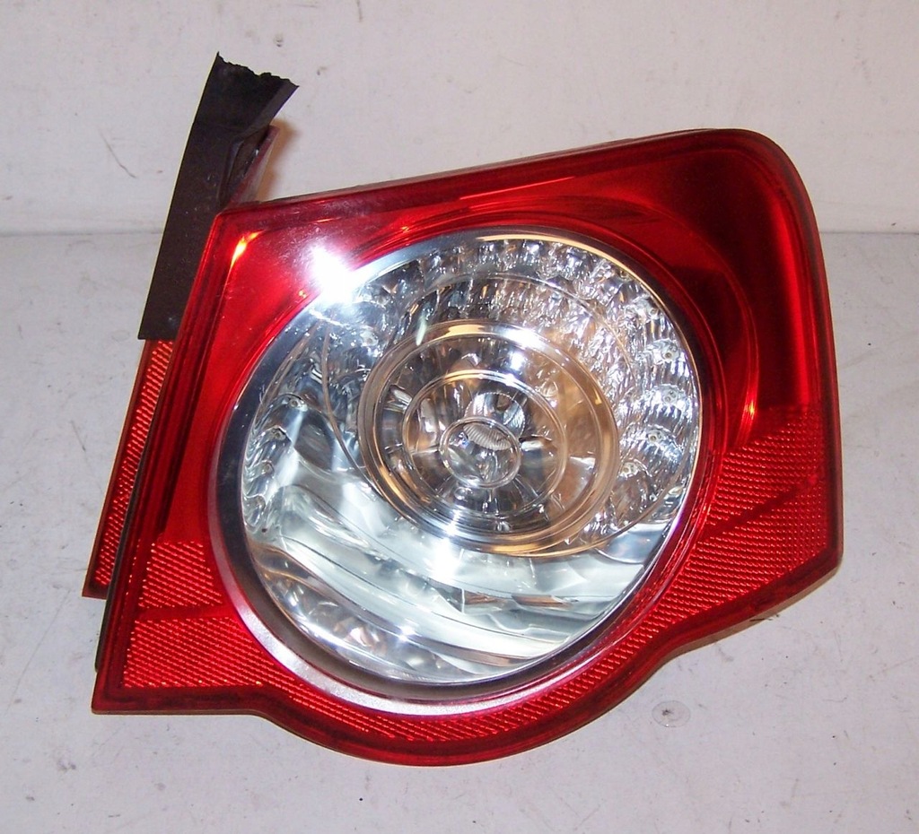 LAMPA TYLNA PASSAT B6 SEDAN LED 3C5945096H PRAWA