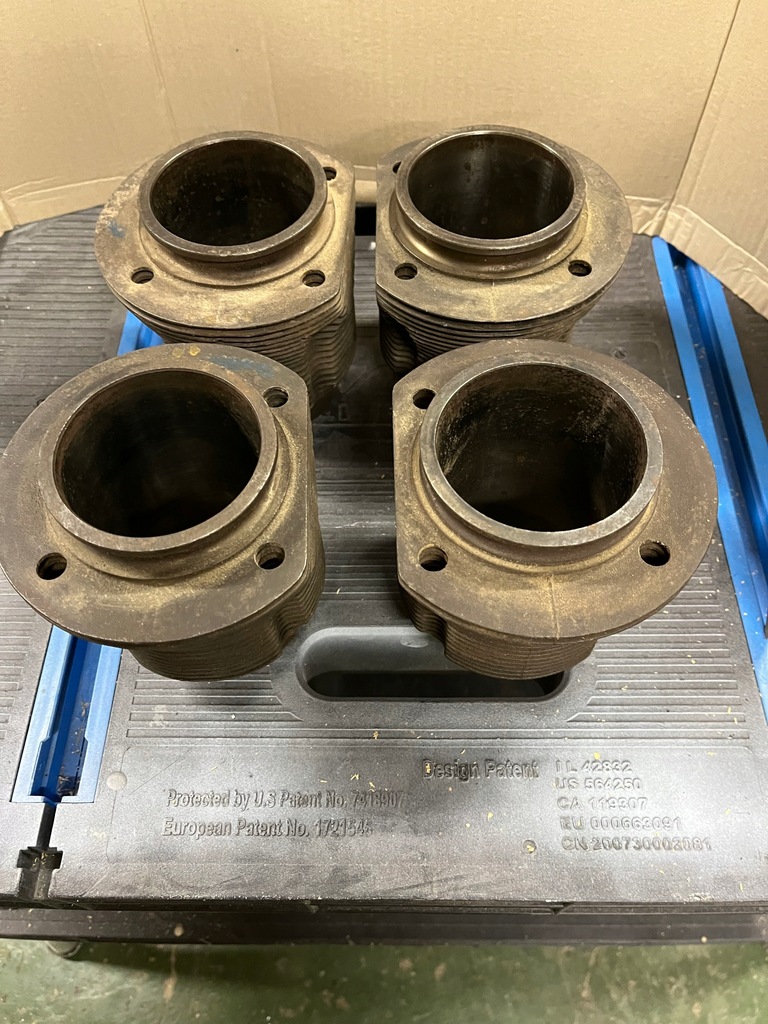 Cylindry do Volkswagena Garbusa 1300 64r.