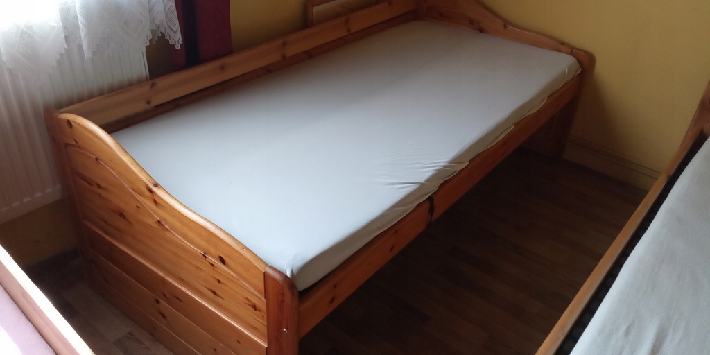 Masywne łóżko sosnowe ze stelażami 90x200